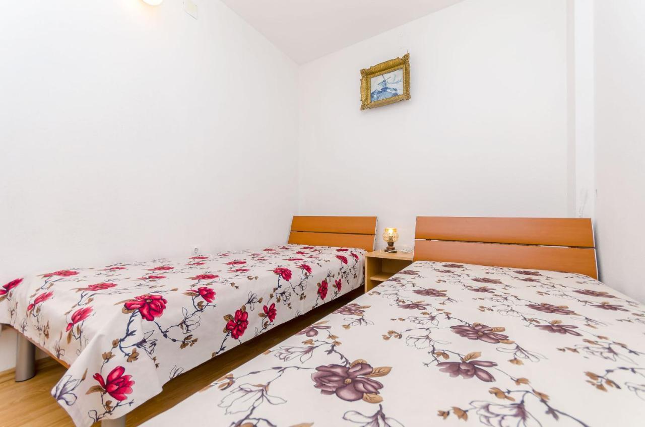 Apartments Kursan Trogir Bagian luar foto