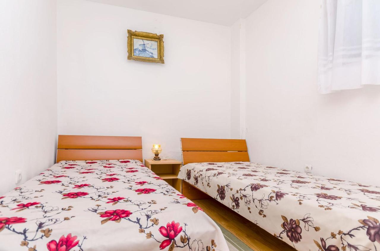 Apartments Kursan Trogir Bagian luar foto